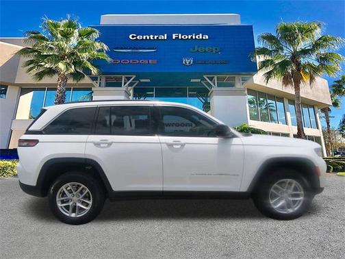 2025 Jeep Grand Cherokee Laredo