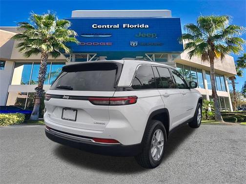2025 Jeep Grand Cherokee Laredo