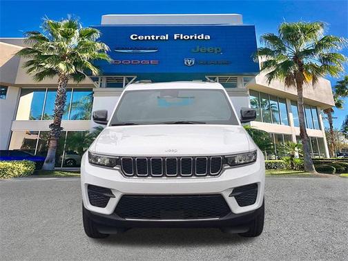 2025 Jeep Grand Cherokee Laredo