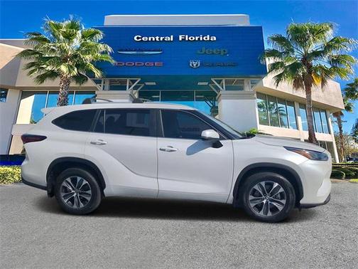 2024 Toyota Highlander XLE