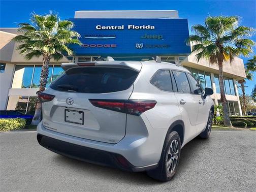 2024 Toyota Highlander XLE