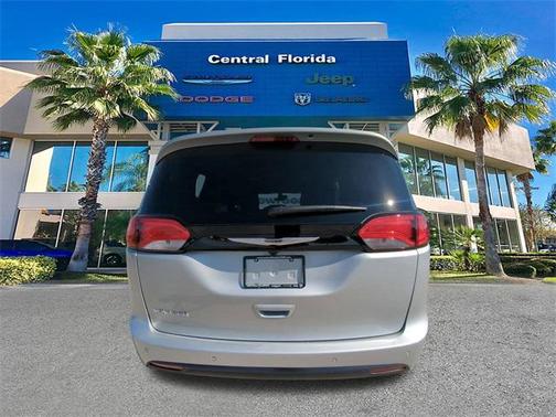 2026 Chrysler Voyager LX