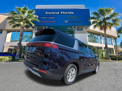 2024 Kia Carnival LX