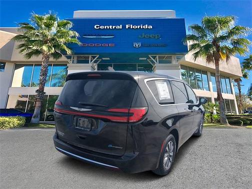 2025 Chrysler Pacifica Hybrid Select