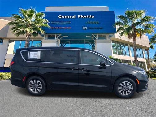 2025 Chrysler Pacifica Hybrid Select