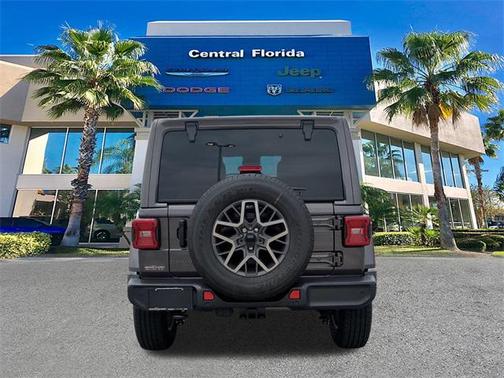2025 Jeep Wrangler 4-Door Sahara 4x4