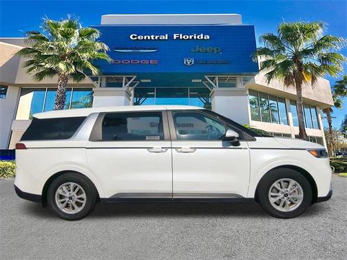 2024 Kia Carnival LX