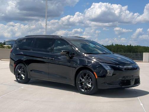 Diamond 2027 Chrysler Pacifica Limited