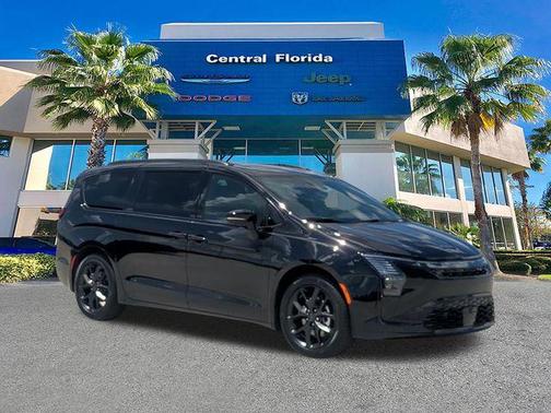 Diamond 2027 Chrysler Pacifica Limited