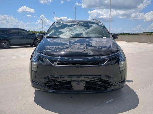 Diamond 2027 Chrysler Pacifica Limited