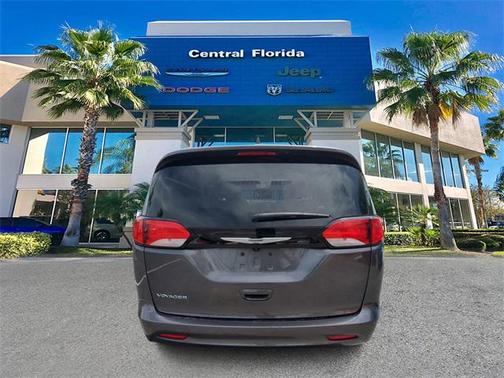 2023 Chrysler Voyager LX