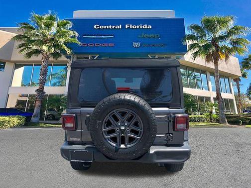 Granite Crystal Metallic Clearcoat 2024 Jeep Wrangler Sport S