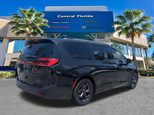 Brilliant Black Crystal Pearlcoat 2021 Chrysler Pacifica Hybrid Touring L