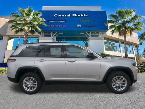 Silver Zynith 2026 Jeep Grand Cherokee Laredo