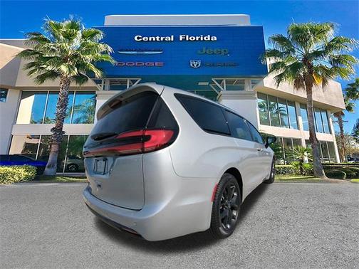 2026 Chrysler Pacifica L