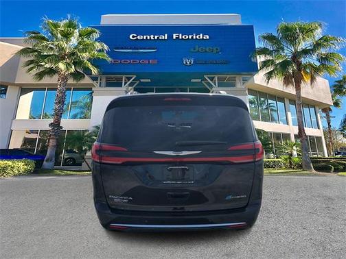 2025 Chrysler Pacifica L