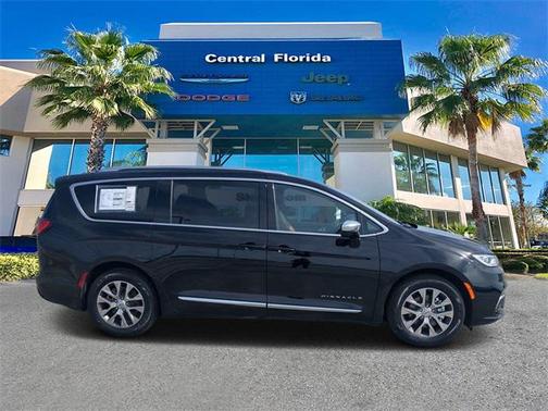 2025 Chrysler Pacifica L