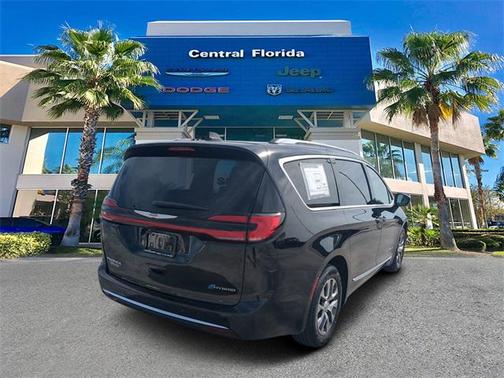 2025 Chrysler Pacifica L