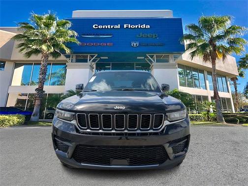 2025 Jeep Grand Cherokee Laredo
