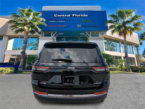 2025 Jeep Grand Cherokee Laredo
