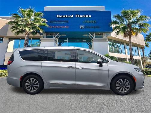 2023 Chrysler Pacifica Hybrid Limited