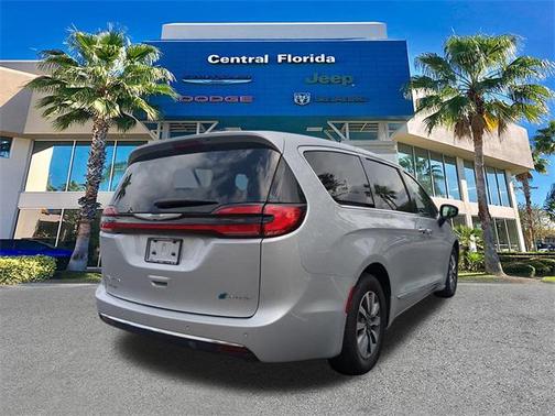 2023 Chrysler Pacifica Hybrid Limited