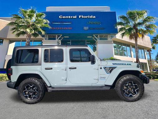 Earl Clearcoat 2023 Jeep Wrangler 4xe Sahara