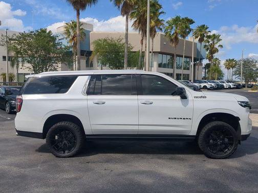 Iridescent Pearl Tricoat 2021 Chevrolet Suburban 4WD High Country