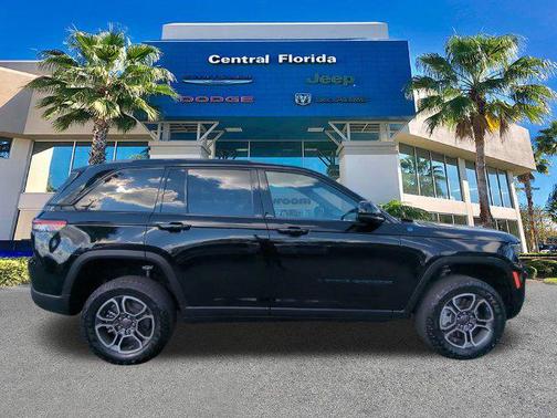 Diamond Black Crystal Pearlcoat 2022 Jeep Grand Cherokee 4xe Trailhawk
