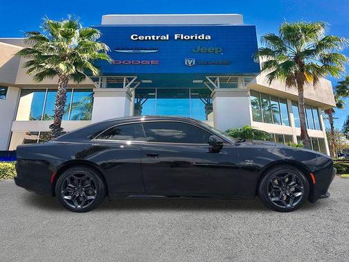 Diamond Black Crystal Pearlcoat 2025 Dodge Charger Daytona R/T
