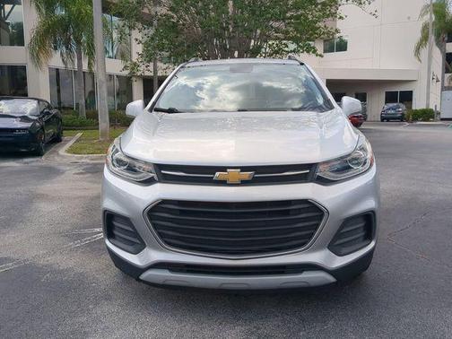 Silver Ice Metallic 2019 Chevrolet Trax LT