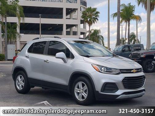 Silver Ice Metallic 2019 Chevrolet Trax LT