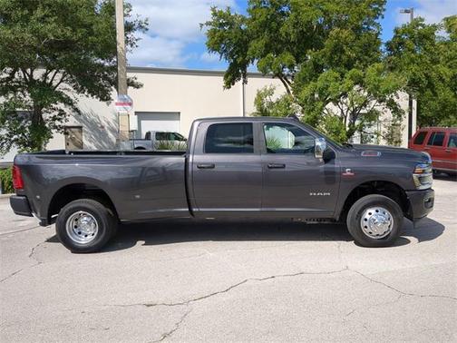 2025 RAM 3500 Laramie Crew Cab 4x4 8' Box