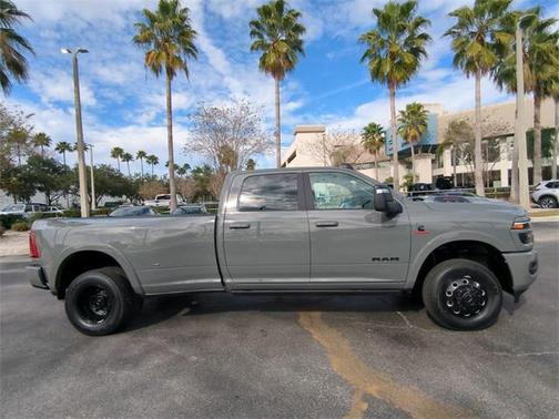 2026 RAM 3500 Limited Crew Cab 4x4 8' Box