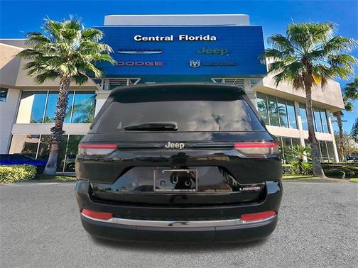 2025 Jeep Grand Cherokee Laredo