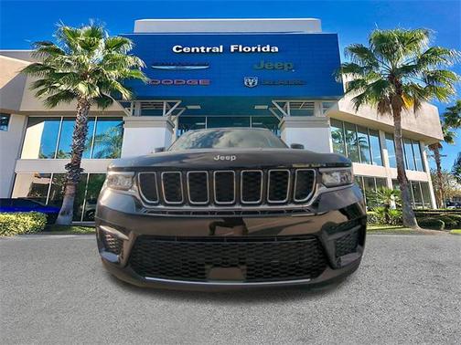 2025 Jeep Grand Cherokee Laredo