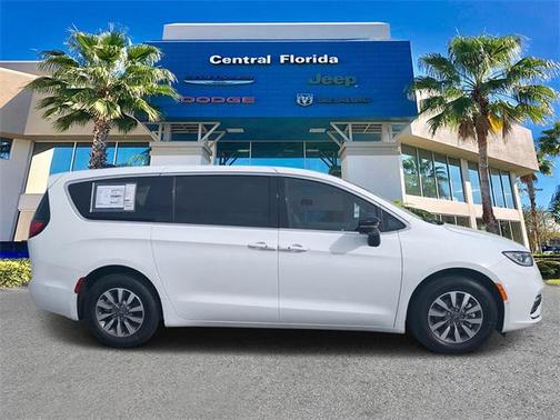 2025 Chrysler Pacifica Hybrid Select