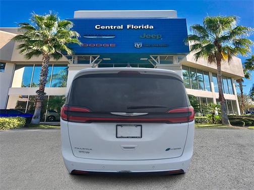 2025 Chrysler Pacifica Hybrid Select