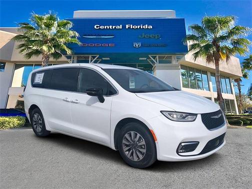 2025 Chrysler Pacifica Hybrid Select