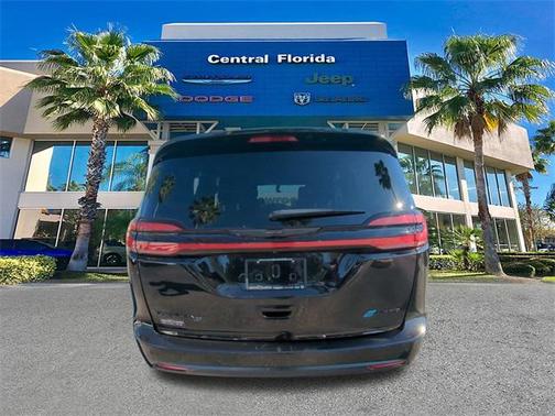 2024 Chrysler Pacifica Hybrid Premium S Appearance Pkg
