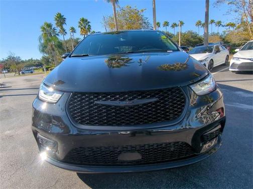 2024 Chrysler Pacifica Hybrid Premium S Appearance Pkg