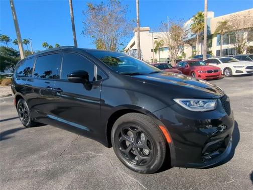 2024 Chrysler Pacifica Hybrid Premium S Appearance Pkg