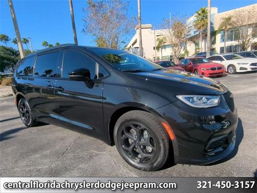 2024 Chrysler Pacifica Hybrid Premium S Appearance Pkg