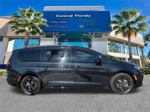 2024 Chrysler Pacifica Hybrid Premium S Appearance Pkg