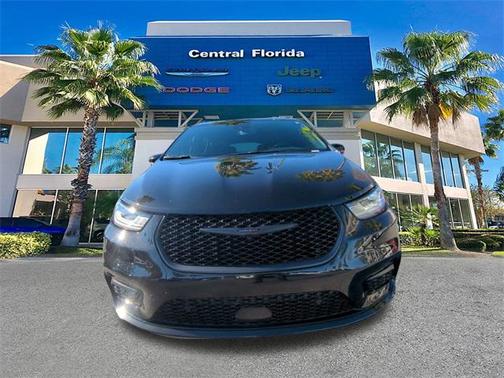 2024 Chrysler Pacifica Hybrid Premium S Appearance Pkg