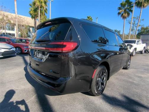 2024 Chrysler Pacifica Hybrid Premium S Appearance Pkg