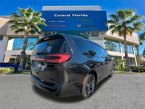 2024 Chrysler Pacifica Hybrid Premium S Appearance Pkg