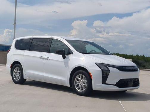 White 2027 Chrysler Pacifica L