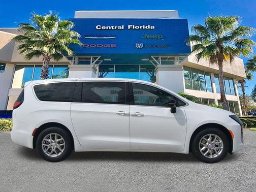 White 2027 Chrysler Pacifica L