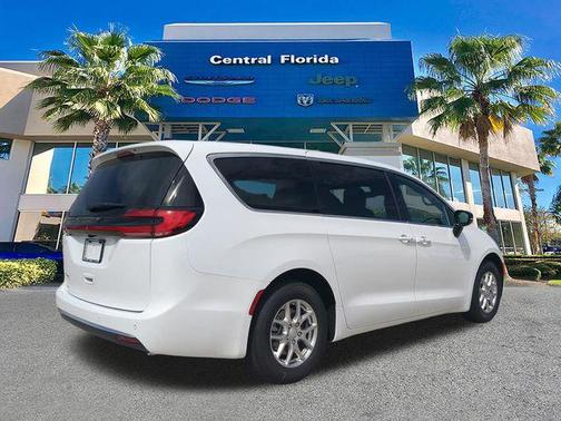 White 2027 Chrysler Pacifica L